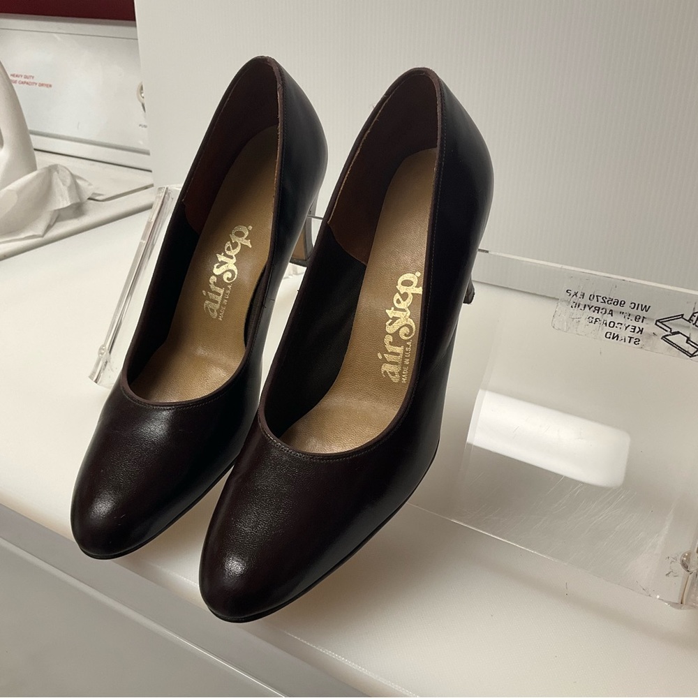 vtg AIR STEP sz 6.5 AA Narrow Heels Modest Conservative Round Toe Leather Brown